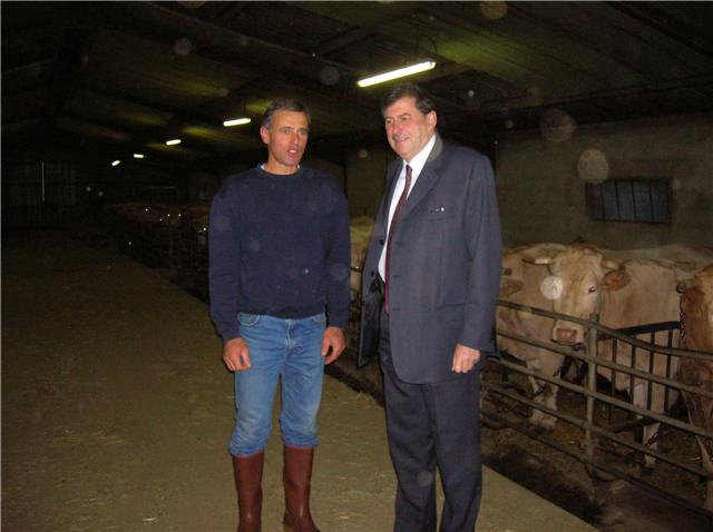 DG visite une ferme à Gurçon pour s'informer des problèmes de la filière bovine